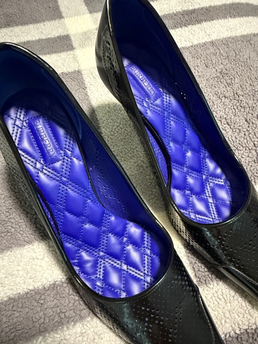 Burberry Black Pointed-Toe Pumps with Blue Quilted Insole - Picture 5 of 5